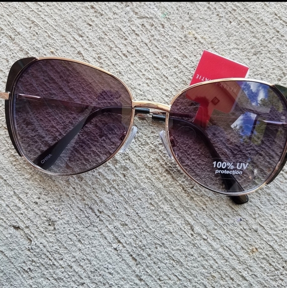 Black and gold Sunglasses NWT - Picture 2 of 2